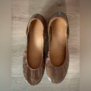 Barely worn!! Size 12 Tieks. Super cute and fantastic quality.